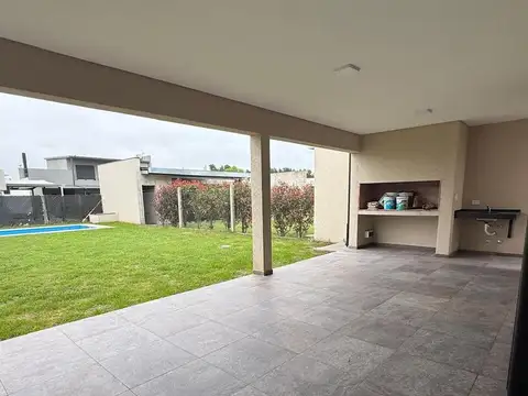Casa 5 ambientes con 3 baños