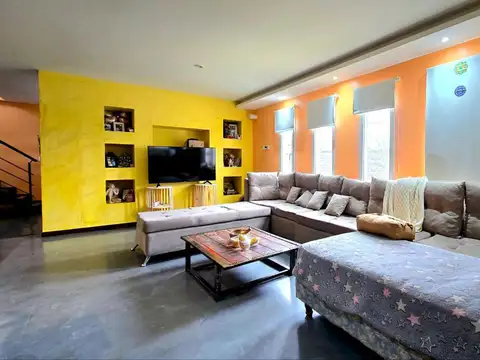 Casa en Venta con 2 cocheras