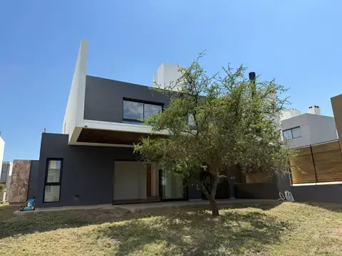CASA a estrenar en LAS CAÑITAS - terreno de 595 m2 - 3 dorm.