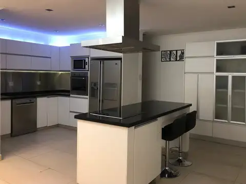 Casa moderna de 3 ambientes ubicada en Banfield Este