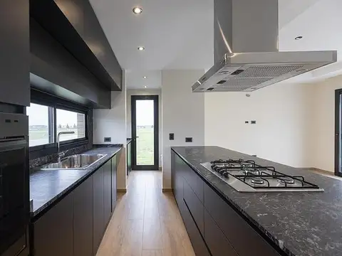 Casa en Venta con 6 cocheras