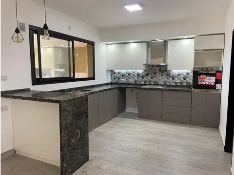 Casa en Alquiler con cochera