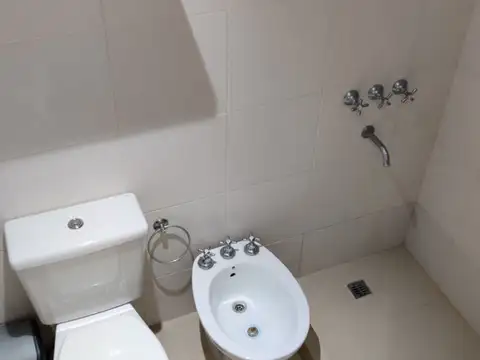 Departamento en Alquiler en Villa De Mayo, $ 700.000