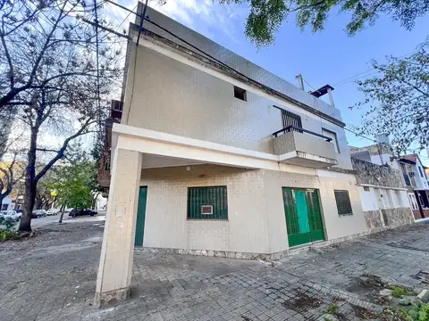 Viamonte y Chacabuco. Dos viviendas en una!
