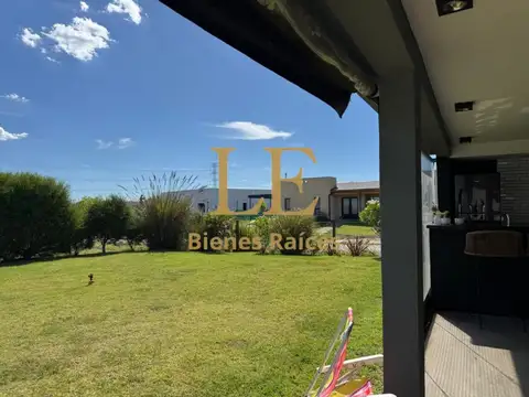 Casa en Venta con 5 cocheras