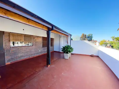 Propiedad en planta alta en alquiler!