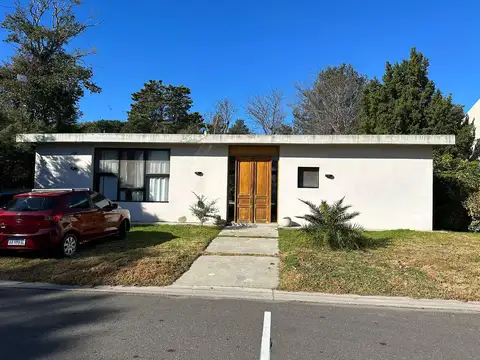 Casa en El Aromo en venta, tres dormitorios, jardín, pileta, parrilla