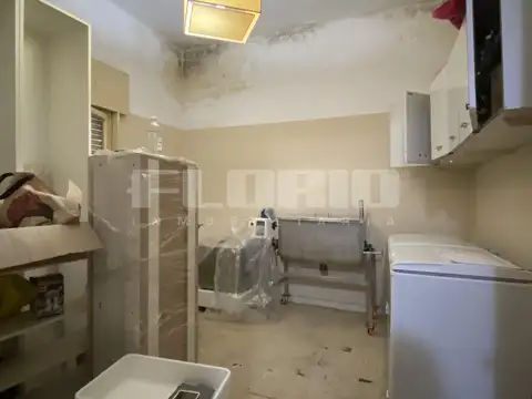 Venta en block terreno con local y PH sobre calle Ugarte en Olivos