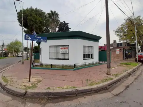 Casa 3 ambientes con   lote en Venta - Morón