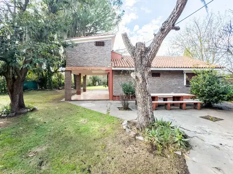 VENTA - Casa 3 dormitorios, jardín y piscina - Garita 15, Funes.
