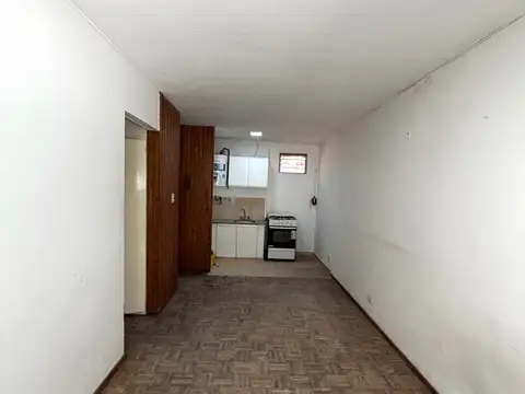 A metros de Pellegrini - Acceso por escalera