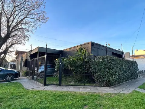 Casa 4 ambientes a la venta en  Ituzaingo Norte