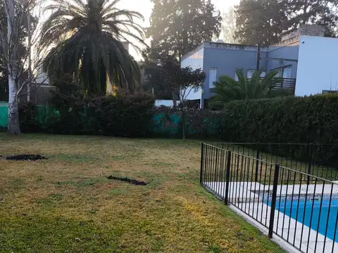 Casa 5 ambientes con 2 baños