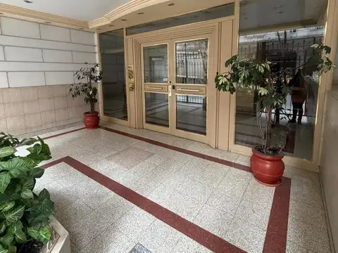 Hipólito Yrigoyen  al 2500