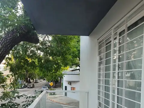 Excelente depto. 2 amb. nuevo, frente, balcón corrido, super luminoso.