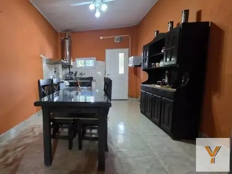 Casa en venta - 3 Dormitorios 1 Baño - Cochera - 275Mts2 - Longchamps