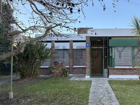 CASA EN VENTA EN GONNET - APTO BANCO