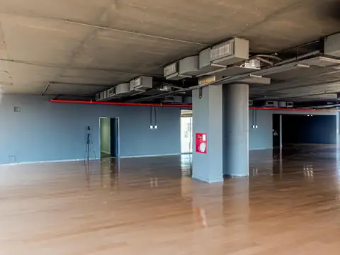 Oficina en Alquiler con 66 cocheras