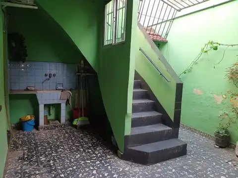 Venta casa en Flores Sur lote propio 177m2 totales
