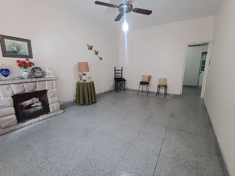 Casa 6 ambientes con 2 baños