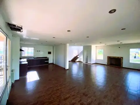 VENTA CASA 4 AMBIENTES PILAR DEL ESTE, PILETA