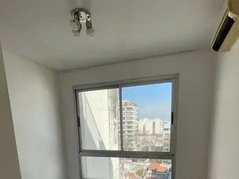 2 AMB S/PISO CON BALCON, SUPER LUMINOSO, 2 AIRES FRIO/CALOR, MUY BUENA UBICACION  