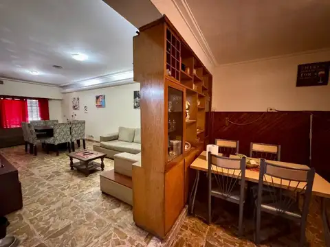 VTA CASA 4 AMB / COCHERA / PATIO / BUENA UBICACION