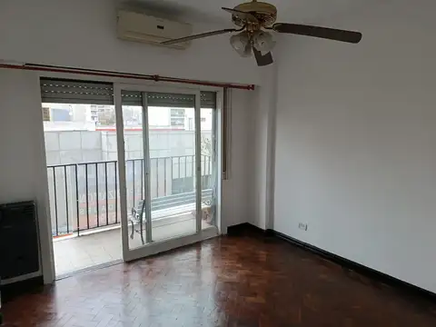 ALQUILA DEPARTAMENTO 3 AMB CON BALCON , IMPECABLE, EXPENSAS INCLUIDAS, CENTRO SAN MARTIN