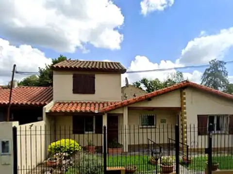 CASA 6 AMB EN VENTA CON PILETA Y PARRILLA C. EVITA