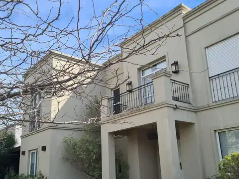 Casa 7 ambientes con 3 baños