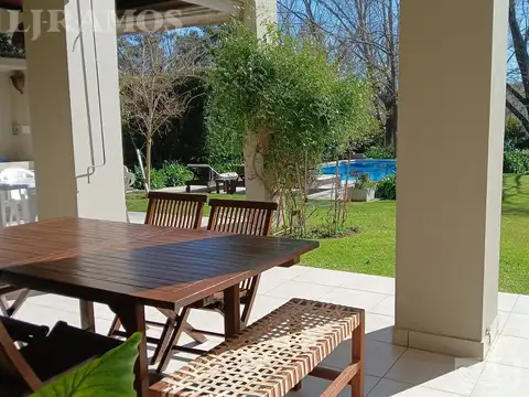 Casa con 3 dormitorios en alquiler anual en Santa Bárbara