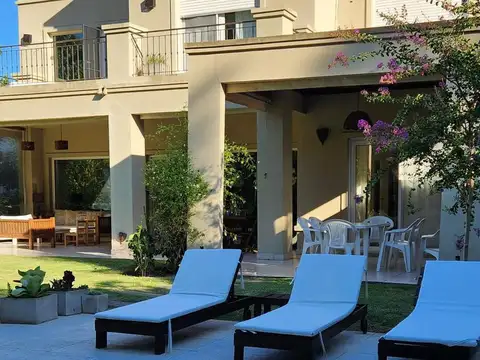 Casa en Alquiler de 4 dormitorios