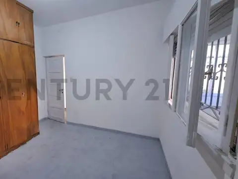 VENTA: USD 60.000 - Casa de 3 Ambientes en Planta Baja + Propiedad a Reciclar en Planta Alta – Ideal