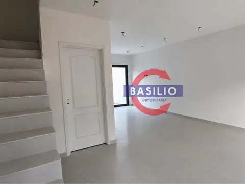Casa en Alquiler con 1 cochera