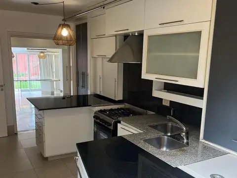 Casa 3 ambientes con 2 baños