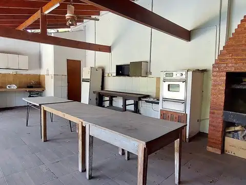 Casa sobre doble lote en EL Trebol con piscina