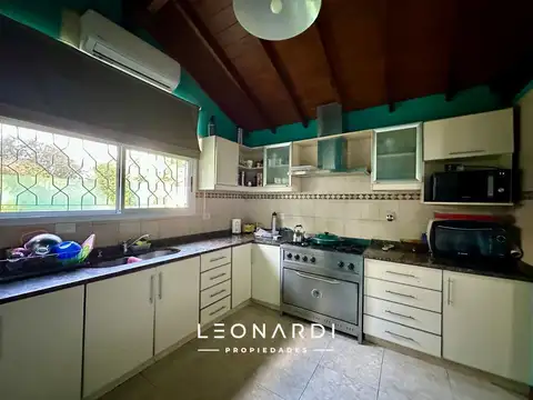 Casa en Venta con 4 cocheras