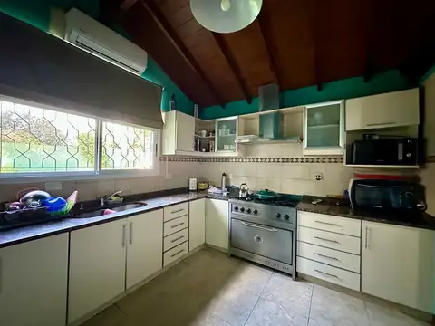 Casa en Venta con 4 cocheras