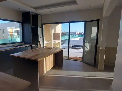 Casa en Venta - 3 AMB en Santa Isabel II