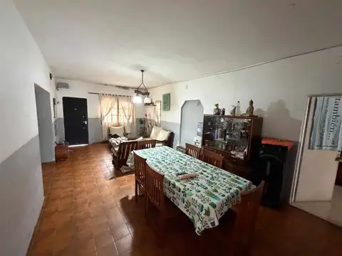 Casa 4 ambientes con 1 baño