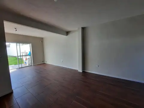 Depto Tipo Casa en Venta en Castelar, USD 120.000