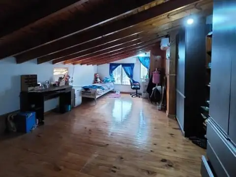 Casa 10 ambientes con 4 baños