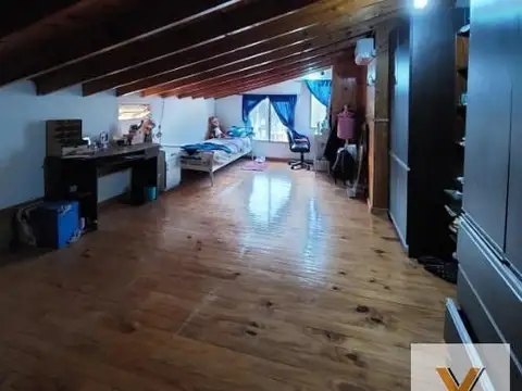 Casa 10 ambientes con 4 baños