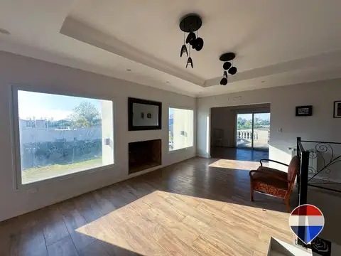 Casa en Venta con 2 cocheras