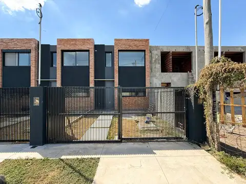 Duplex en Venta 1 dormitorio baño con jacuzzi en Tierra Nueva, Fisherton