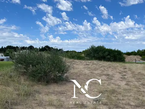 Lote en venta en Costa Esmeralda, fondo libre