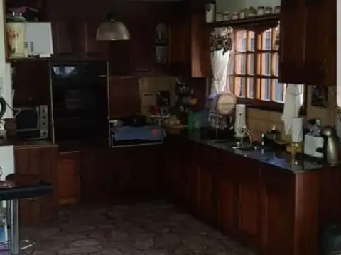 Casa 5 ambientes con 3 baños