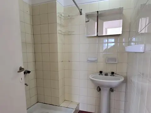 Departamento en Alquiler en Coghlan, $ 600.000