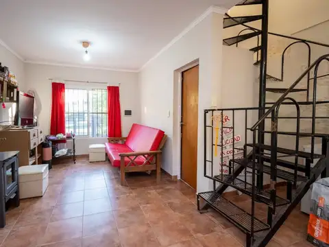 Casa en Alquiler con 2 cocheras