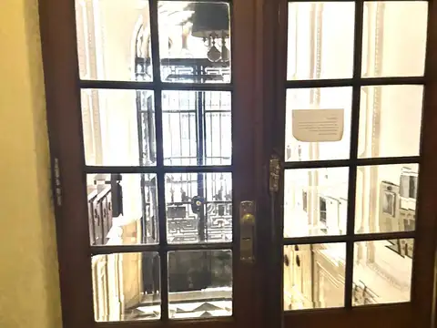 Oficina 7 ambientes con 2 baños